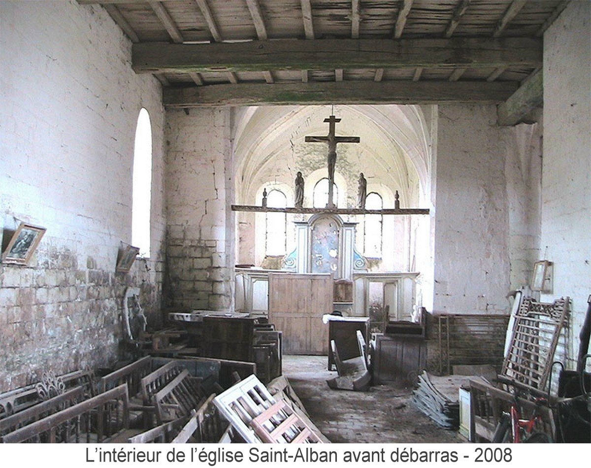 L' intérieur de l' église Saint-Alban avant débarras - 2008